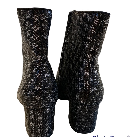 Amelia Grace booties - Picture 5 of 12